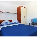 Petra * Primošten